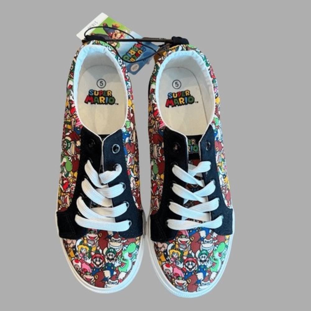 Super Mario‎ Canvas Sneakers Size 5 Kids NWT Nintendo Yoshi Mario Luigi